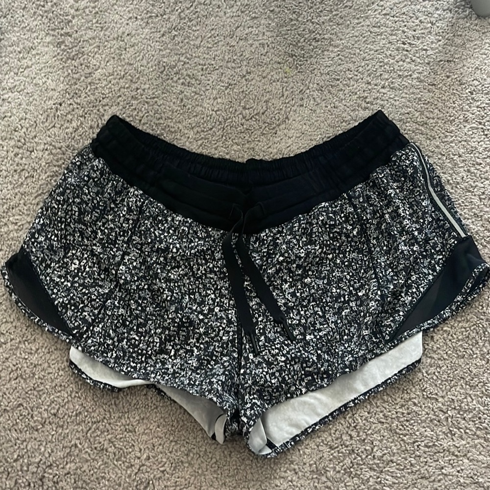 Hotty Hot shorts Black & White Floral 2.5”